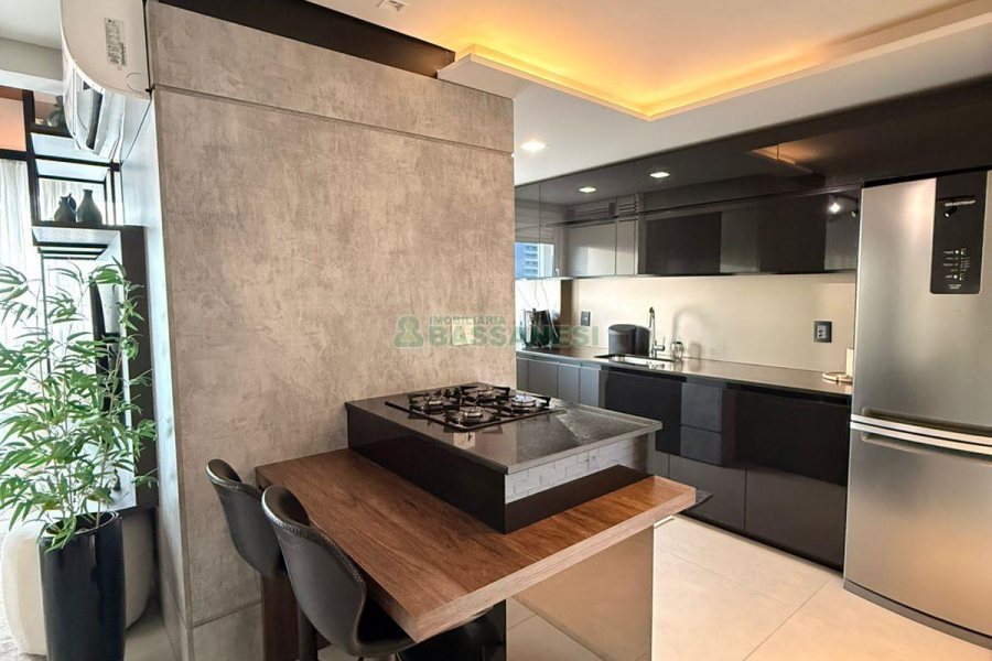 Apto Mobiliado com 85m², 2 dormitórios, 2 vagas, no bairro Exposição em Caxias do Sul para Alugar