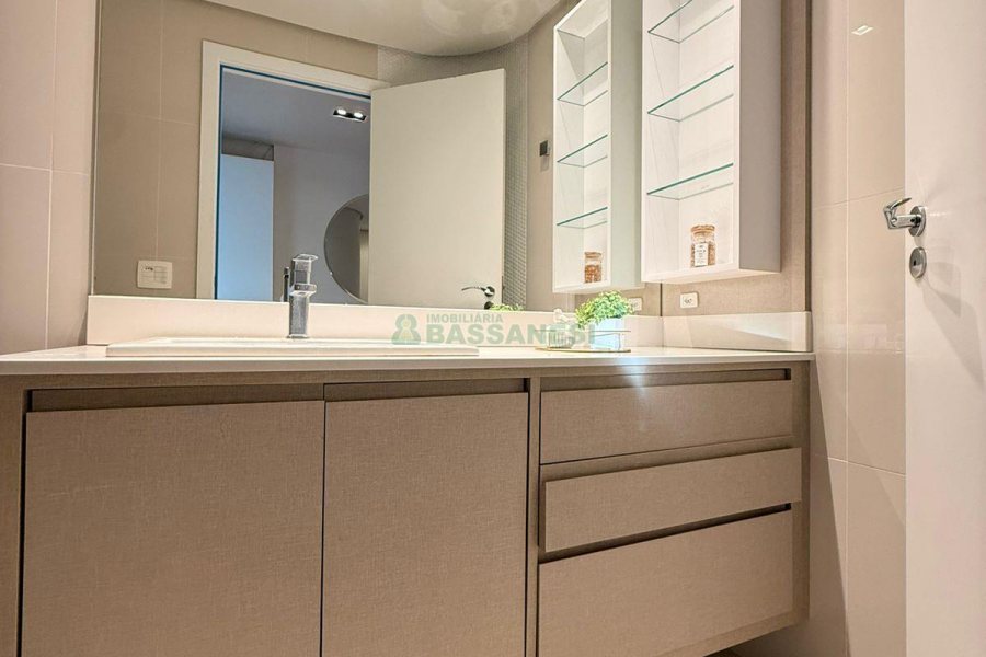 Apto Mobiliado com 85m², 2 dormitórios, 2 vagas, no bairro Exposição em Caxias do Sul para Alugar