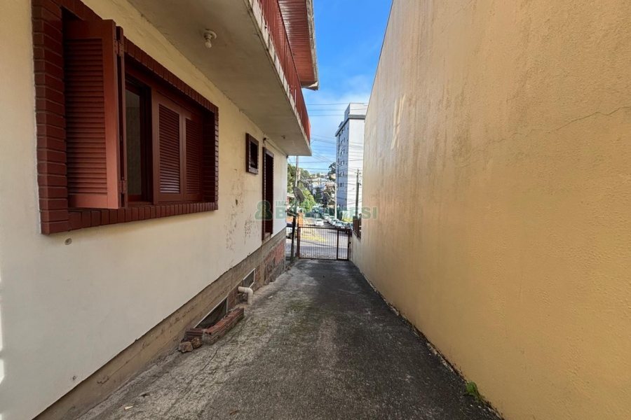 Casa com 100m², 3 dormitórios, no bairro Floresta em Caxias do Sul para Alugar