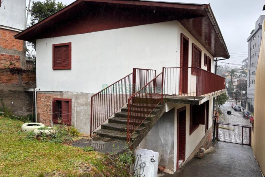 Casa com 100m², 3 dormitórios, no bairro Floresta em Caxias do Sul para Alugar
