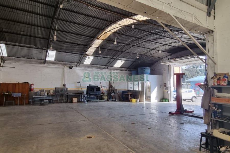 Pavilhão com 504m², no bairro Presidente Vargas em Caxias do Sul para Comprar