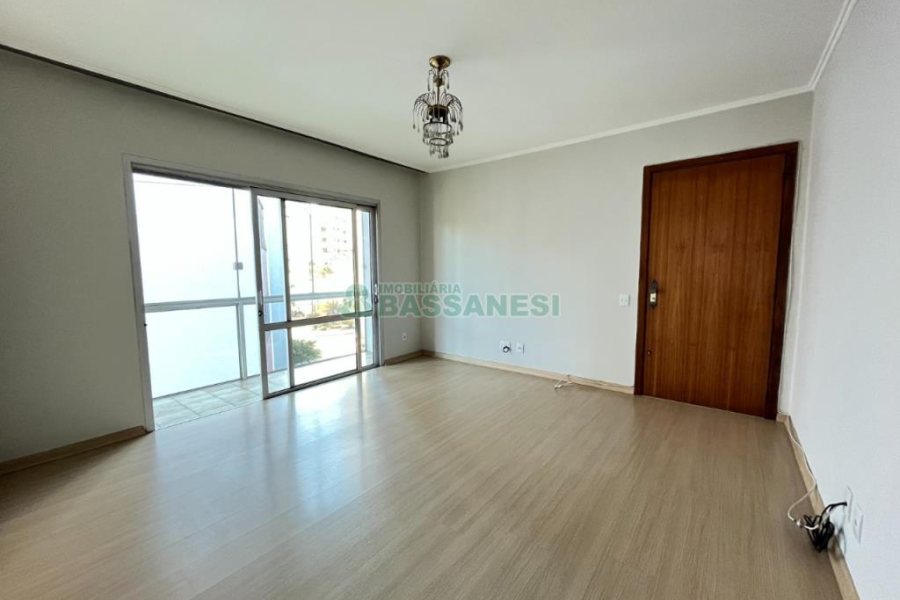 Apartamento com 106m², 3 dormitórios, 1 vaga, no bairro Centro em Caxias do Sul para Comprar