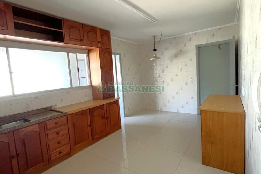 Apartamento com 106m², 3 dormitórios, 1 vaga, no bairro Centro em Caxias do Sul para Comprar
