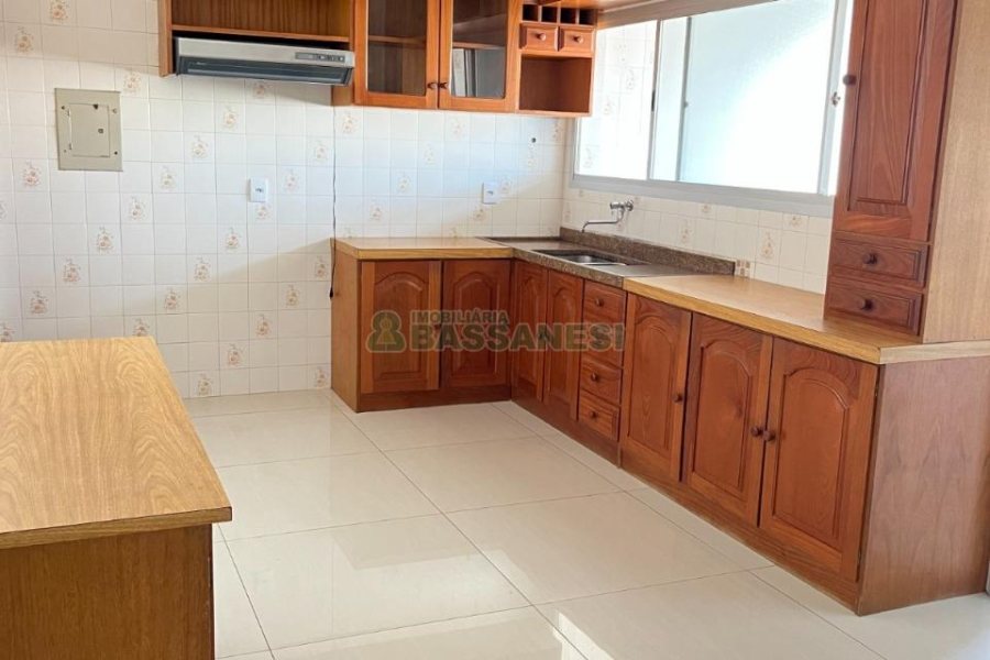 Apartamento com 106m², 3 dormitórios, 1 vaga, no bairro Centro em Caxias do Sul para Comprar