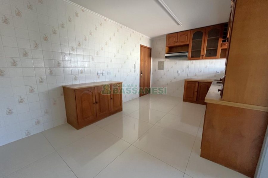 Apartamento com 106m², 3 dormitórios, 1 vaga, no bairro Centro em Caxias do Sul para Comprar