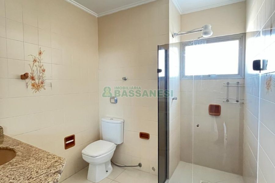 Apartamento com 106m², 3 dormitórios, 1 vaga, no bairro Centro em Caxias do Sul para Comprar