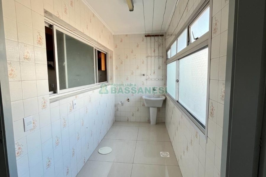 Apartamento com 106m², 3 dormitórios, 1 vaga, no bairro Centro em Caxias do Sul para Comprar