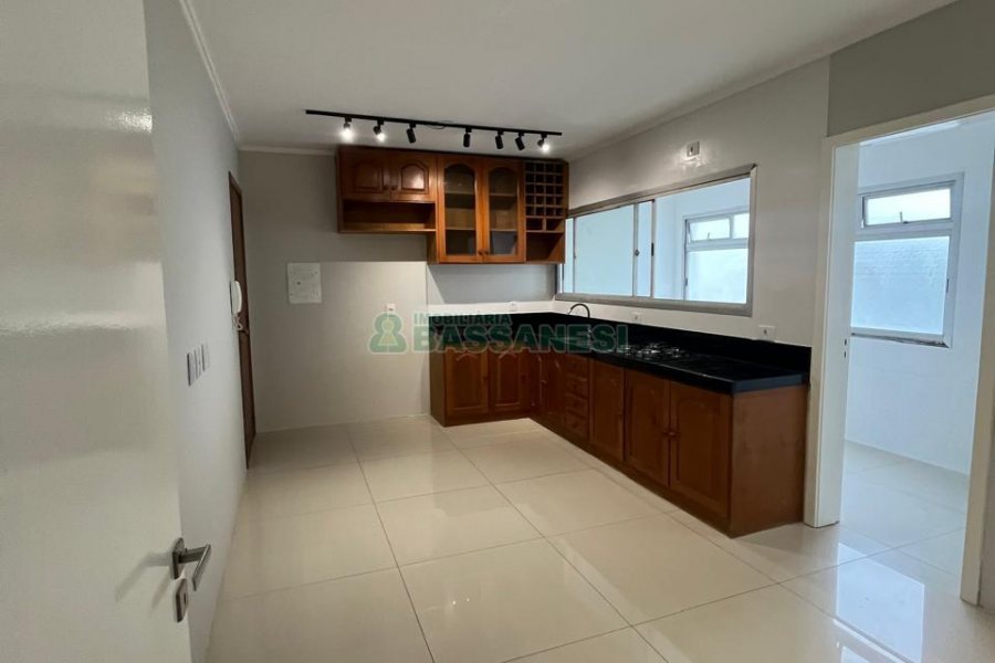 Apartamento com 106m², 3 dormitórios, 1 vaga, no bairro Centro em Caxias do Sul para Comprar