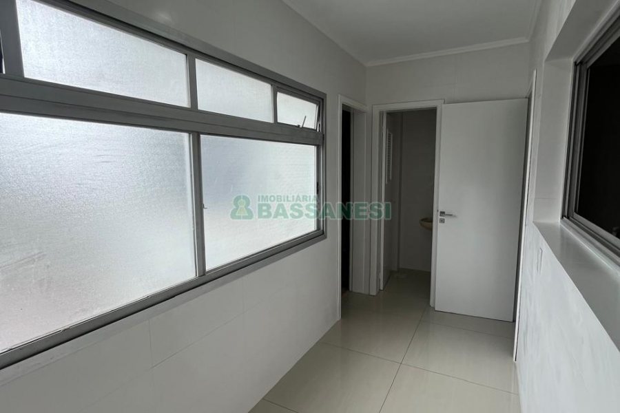Apartamento com 106m², 3 dormitórios, 1 vaga, no bairro Centro em Caxias do Sul para Comprar
