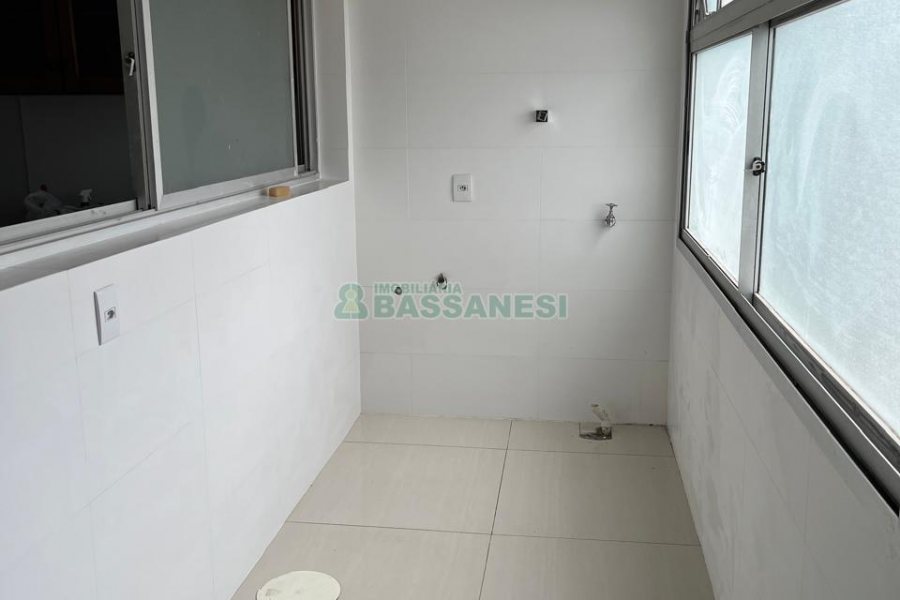 Apartamento com 106m², 3 dormitórios, 1 vaga, no bairro Centro em Caxias do Sul para Comprar