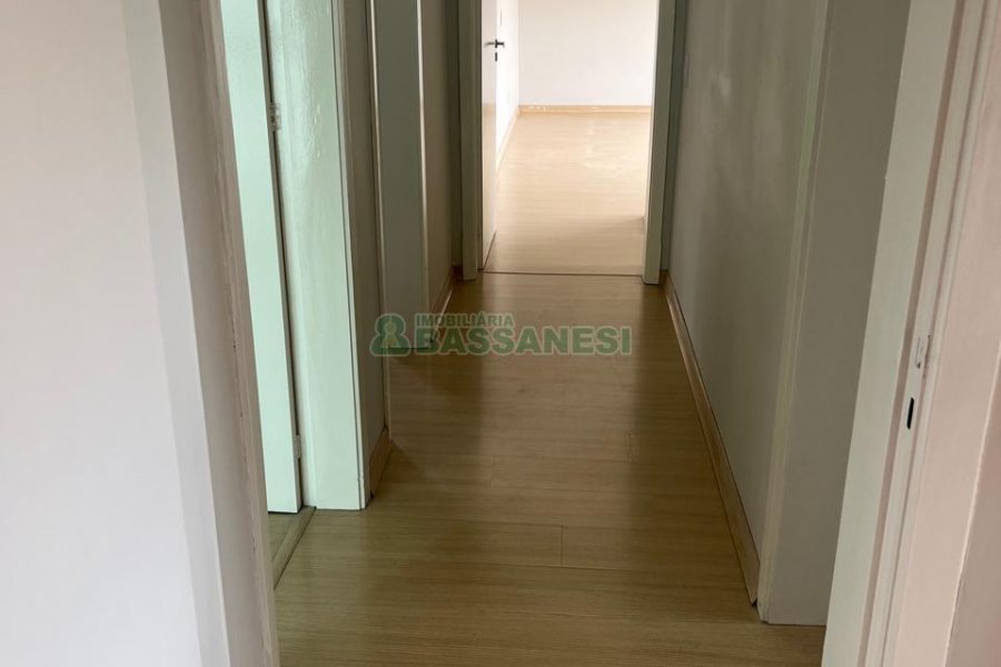 Apartamento com 106m², 3 dormitórios, 1 vaga, no bairro Centro em Caxias do Sul para Comprar