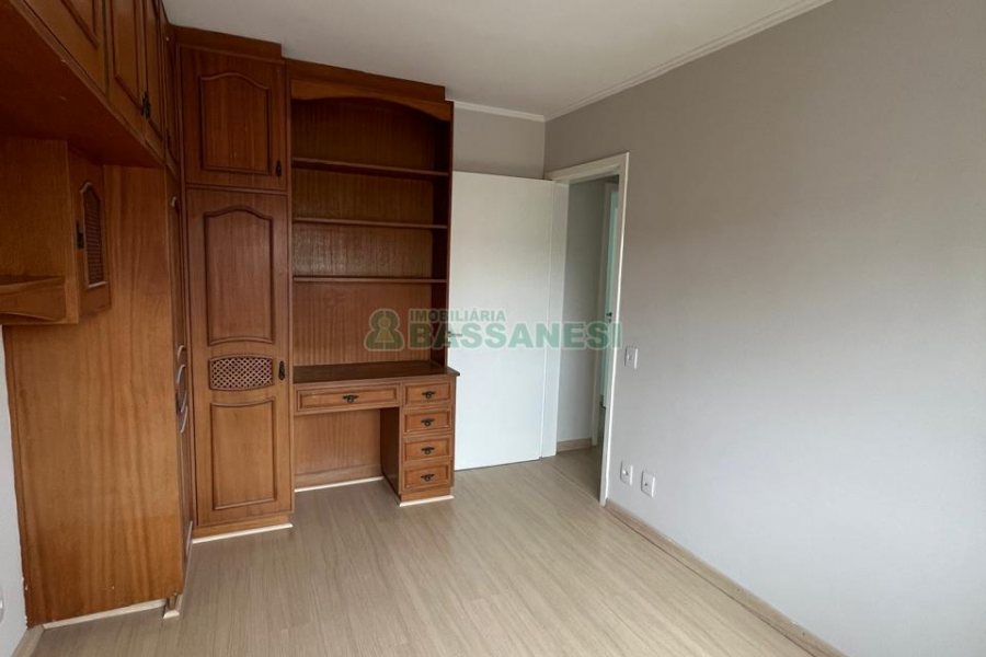 Apartamento com 106m², 3 dormitórios, 1 vaga, no bairro Centro em Caxias do Sul para Comprar
