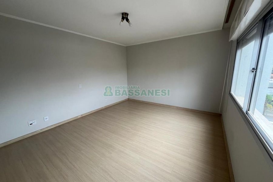 Apartamento com 106m², 3 dormitórios, 1 vaga, no bairro Centro em Caxias do Sul para Comprar