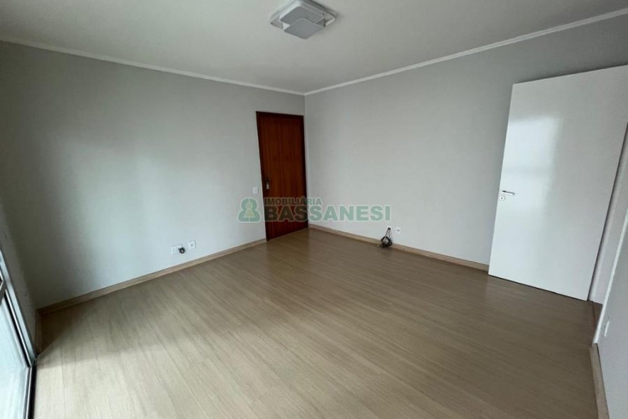 Apartamento com 106m², 3 dormitórios, 1 vaga, no bairro Centro em Caxias do Sul para Comprar