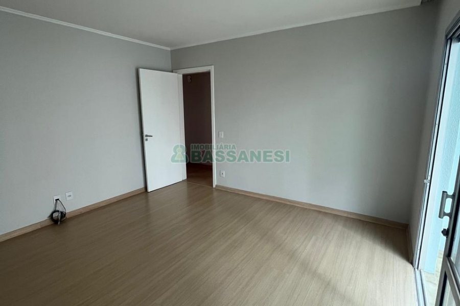 Apartamento com 106m², 3 dormitórios, 1 vaga, no bairro Centro em Caxias do Sul para Comprar