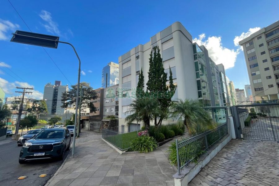 Apartamento com 106m², 3 dormitórios, 1 vaga, no bairro Centro em Caxias do Sul para Comprar