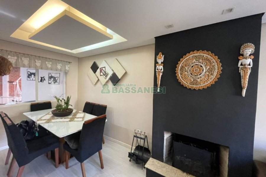 Sobrado com 150m², 3 dormitórios, 2 vagas, no bairro Vinhedos em Caxias do Sul para Comprar