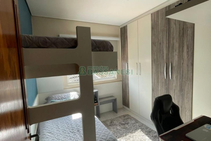 Sobrado com 150m², 3 dormitórios, 2 vagas, no bairro Vinhedos em Caxias do Sul para Comprar