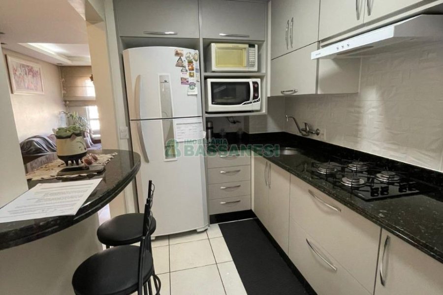 Sobrado com 150m², 3 dormitórios, 2 vagas, no bairro Vinhedos em Caxias do Sul para Comprar