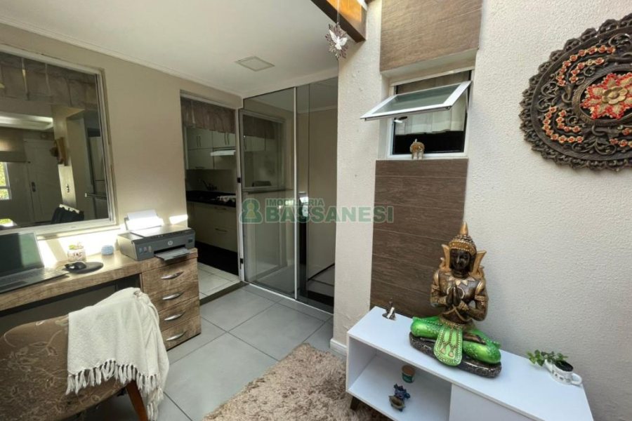 Sobrado com 150m², 3 dormitórios, 2 vagas, no bairro Vinhedos em Caxias do Sul para Comprar