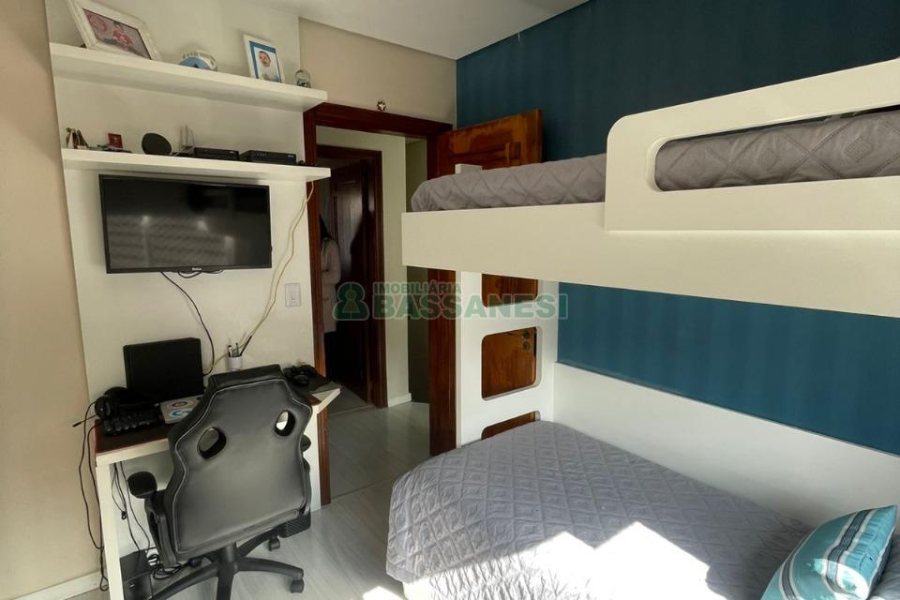 Sobrado com 150m², 3 dormitórios, 2 vagas, no bairro Vinhedos em Caxias do Sul para Comprar