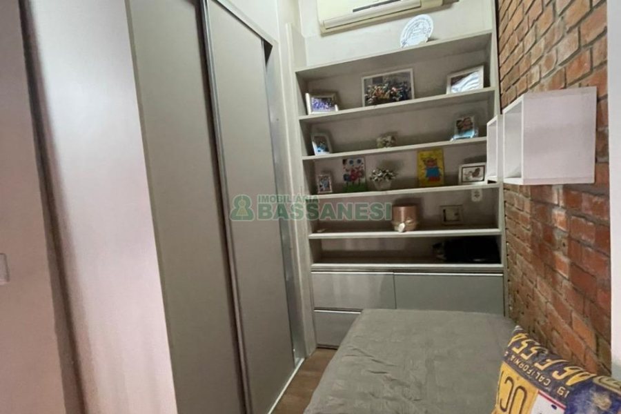 Sobrado com 150m², 3 dormitórios, 2 vagas, no bairro Vinhedos em Caxias do Sul para Comprar