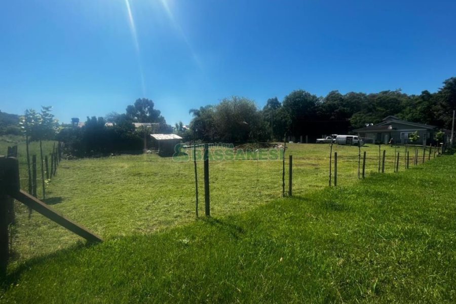Terreno com 1320m², no bairro Linha 40 em Caxias do Sul para Comprar