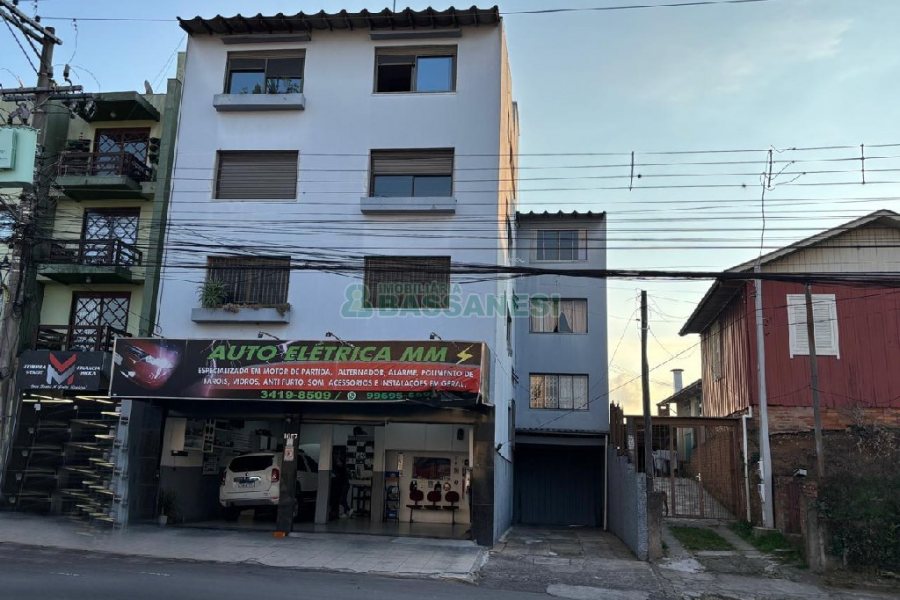 Apto Mobiliado com 78m², 2 dormitórios, 1 vaga, no bairro Sagrada Família em Caxias do Sul para Alugar