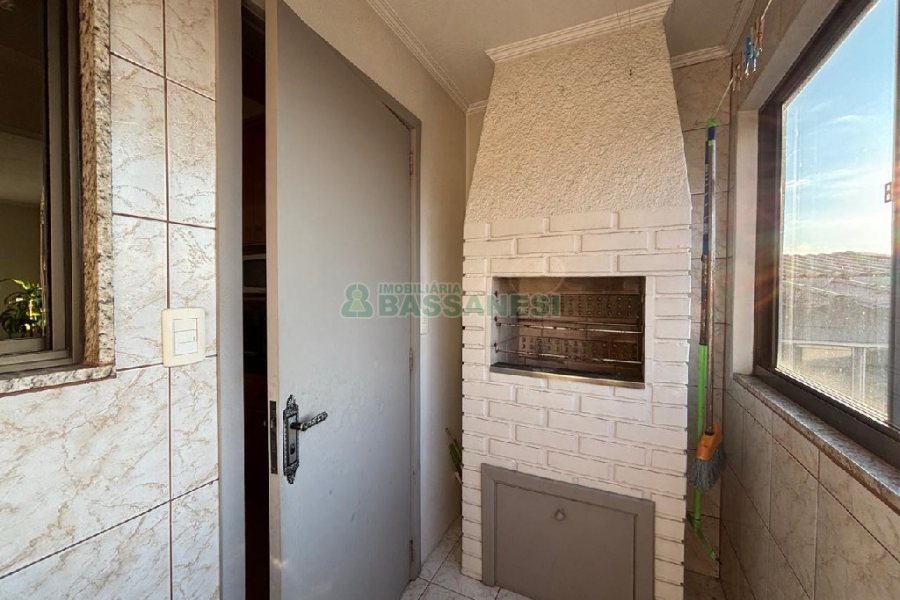 Apto Mobiliado com 78m², 2 dormitórios, 1 vaga, no bairro Sagrada Família em Caxias do Sul para Alugar