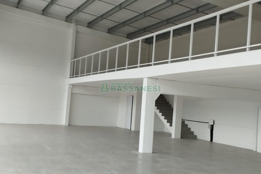 Pavilhão com 360m², no bairro São Giácomo em Caxias do Sul para Alugar