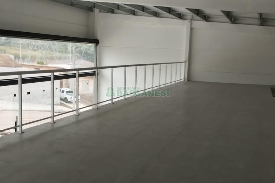 Pavilhão com 360m², no bairro São Giácomo em Caxias do Sul para Alugar