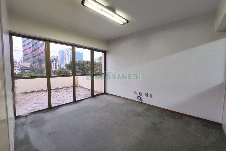 Sala com 82m², no bairro Centro em Caxias do Sul para Alugar