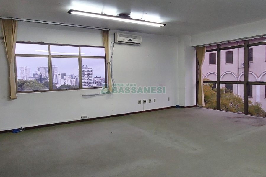 Sala com 82m², no bairro Centro em Caxias do Sul para Alugar