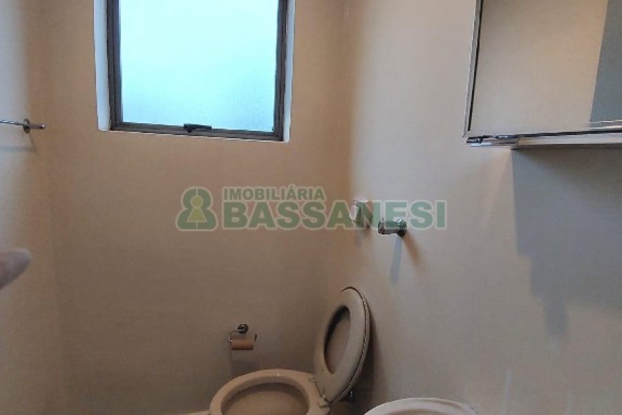 Sala com 82m², no bairro Centro em Caxias do Sul para Alugar