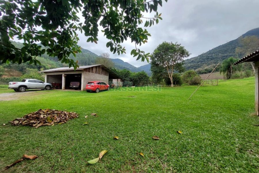 Chácara com 240000m², 4 dormitórios, no bairro Vila Cristina em Caxias do Sul para Comprar