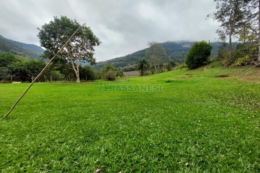 Chácara com 240000m², 4 dormitórios, no bairro Vila Cristina em Caxias do Sul para Comprar