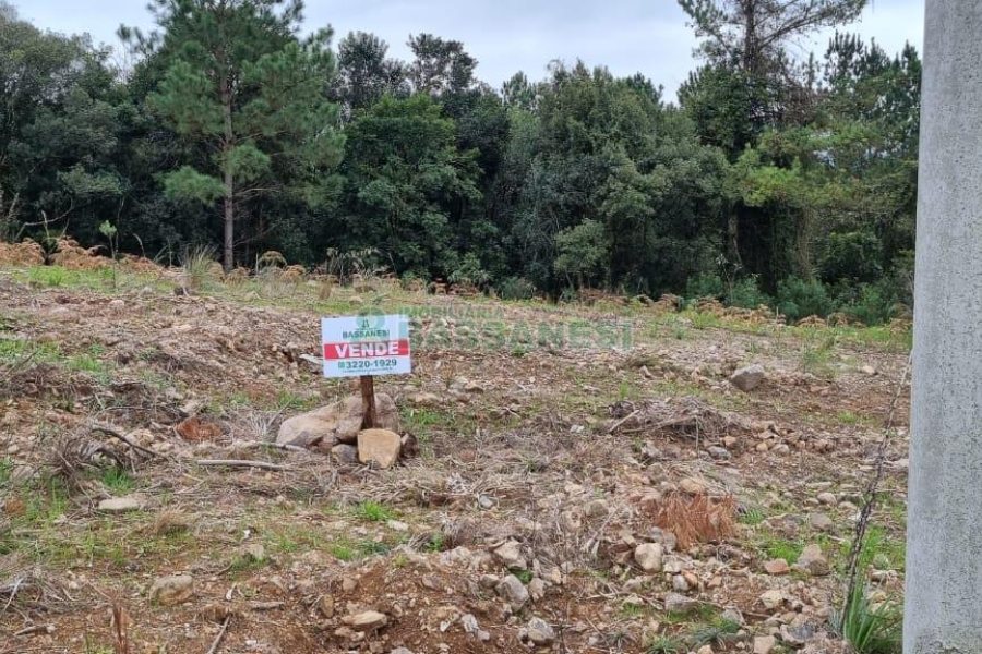 Terreno com 360m², no bairro Parada Cristal em Caxias do Sul para Comprar