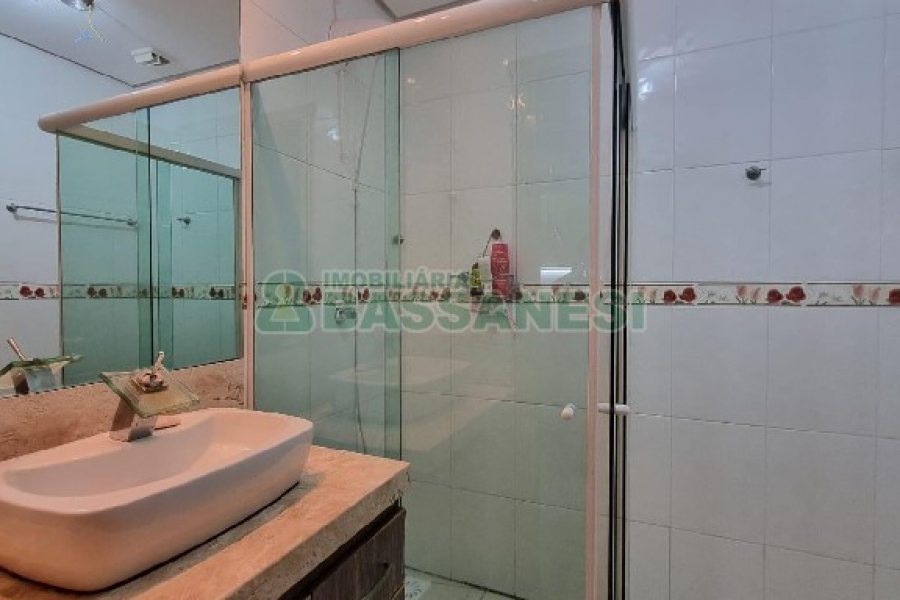 Apto Mobiliado com 52m², 2 dormitórios, 1 vaga, no bairro Esplanada em Caxias do Sul para Alugar