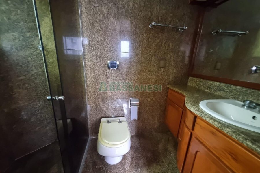 Apto/Cobertura com 540m², 3 dormitórios, 2 vagas, no bairro Centro em Caxias do Sul para Alugar