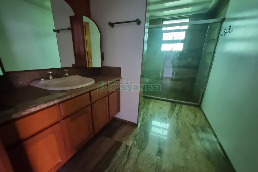 Apto/Cobertura com 540m², 3 dormitórios, 2 vagas, no bairro Centro em Caxias do Sul para Alugar