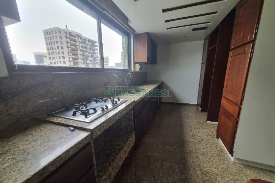 Apto/Cobertura com 540m², 3 dormitórios, 2 vagas, no bairro Centro em Caxias do Sul para Alugar