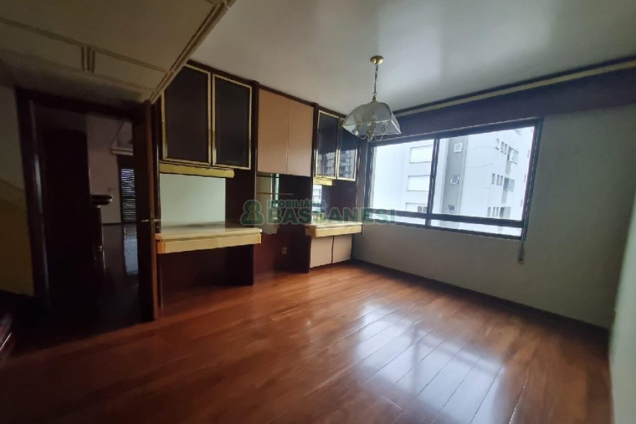 Apto/Cobertura com 540m², 3 dormitórios, 2 vagas, no bairro Centro em Caxias do Sul para Alugar