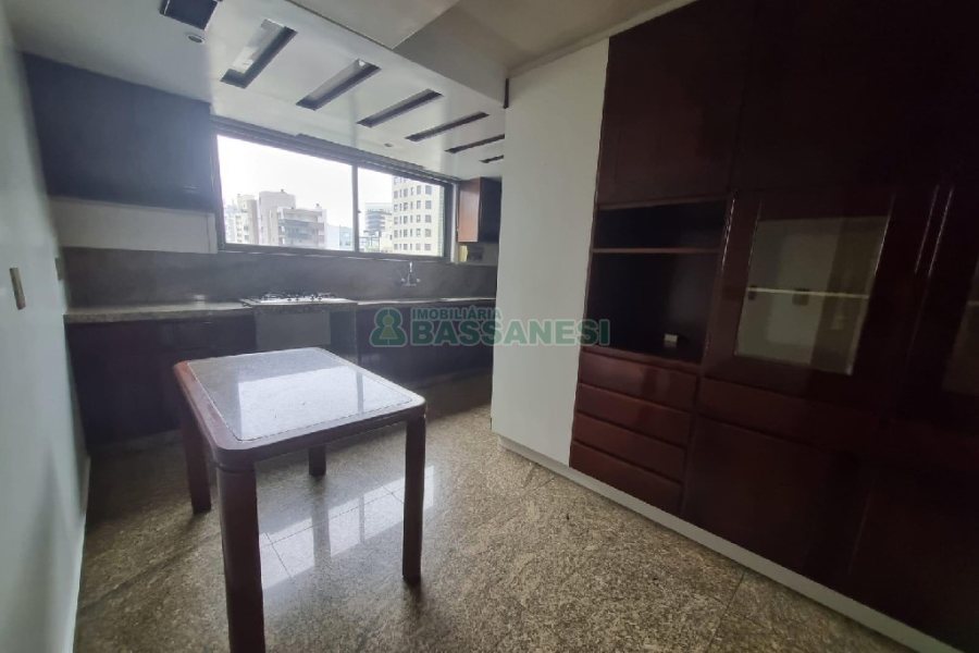 Apto/Cobertura com 540m², 3 dormitórios, 2 vagas, no bairro Centro em Caxias do Sul para Alugar