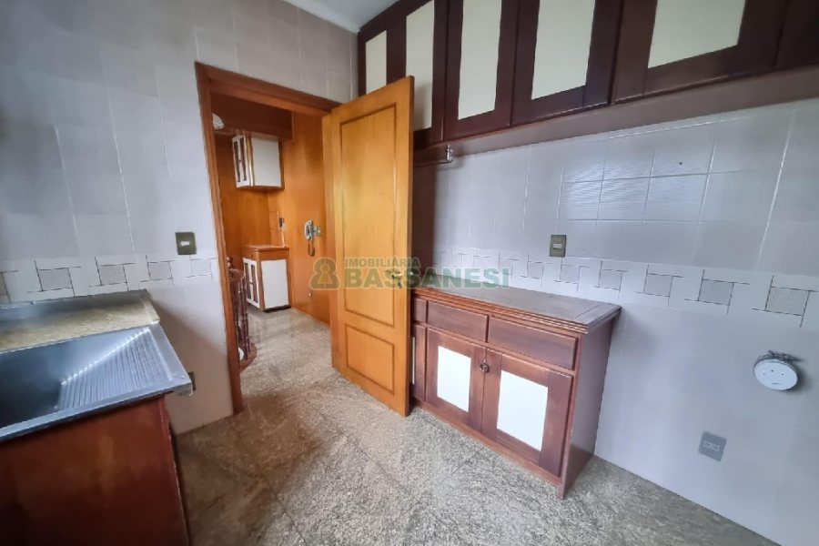 Apto/Cobertura com 540m², 3 dormitórios, 2 vagas, no bairro Centro em Caxias do Sul para Alugar