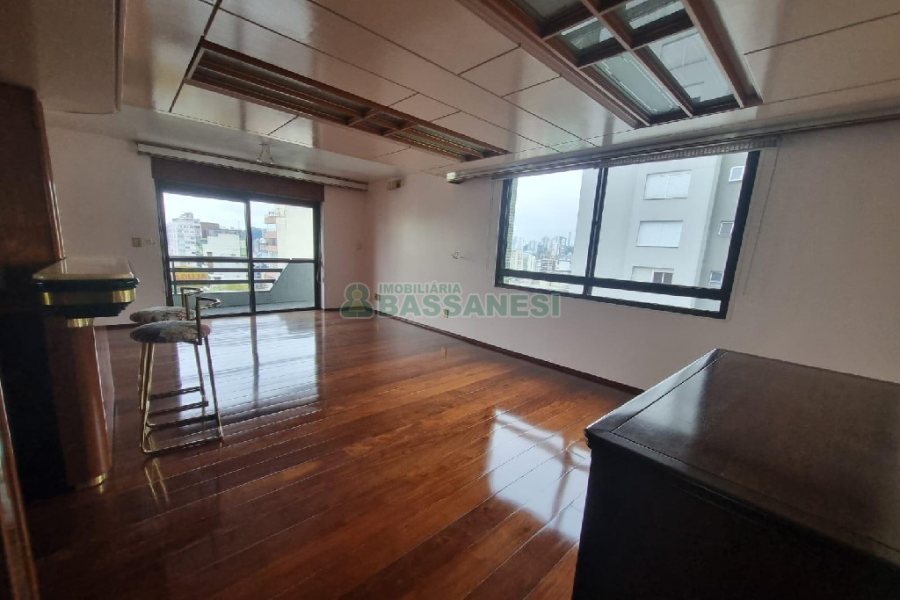 Apto/Cobertura com 540m², 3 dormitórios, 2 vagas, no bairro Centro em Caxias do Sul para Alugar
