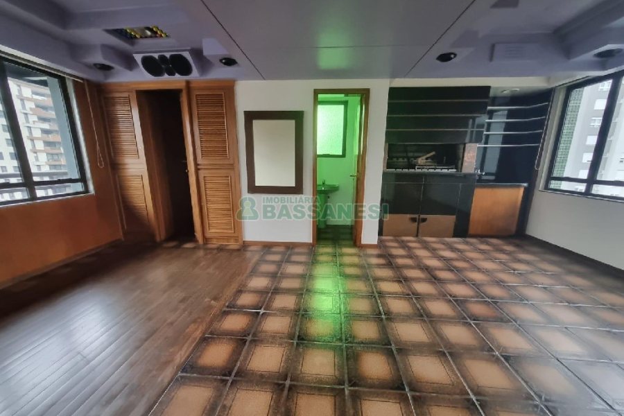 Apto/Cobertura com 540m², 3 dormitórios, 2 vagas, no bairro Centro em Caxias do Sul para Alugar