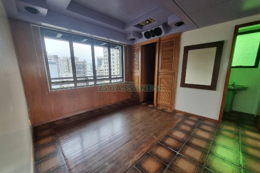 Apto/Cobertura com 540m², 3 dormitórios, 2 vagas, no bairro Centro em Caxias do Sul para Alugar