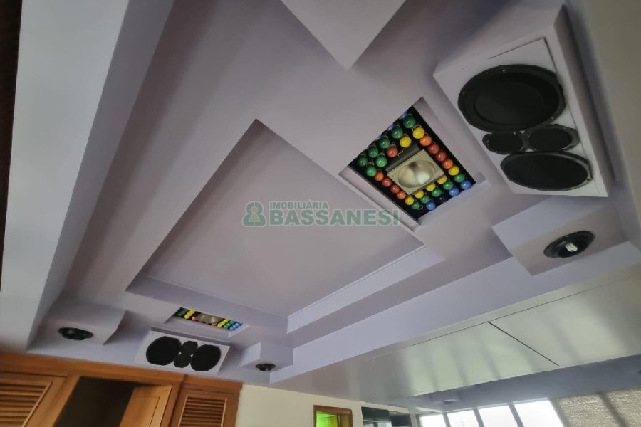 Apto/Cobertura com 540m², 3 dormitórios, 2 vagas, no bairro Centro em Caxias do Sul para Alugar