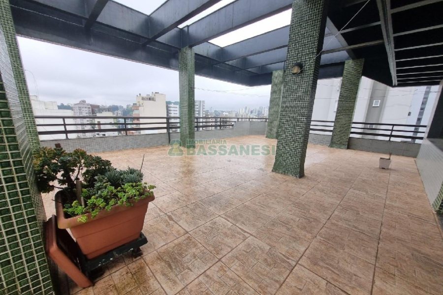 Apto/Cobertura com 540m², 3 dormitórios, 2 vagas, no bairro Centro em Caxias do Sul para Alugar