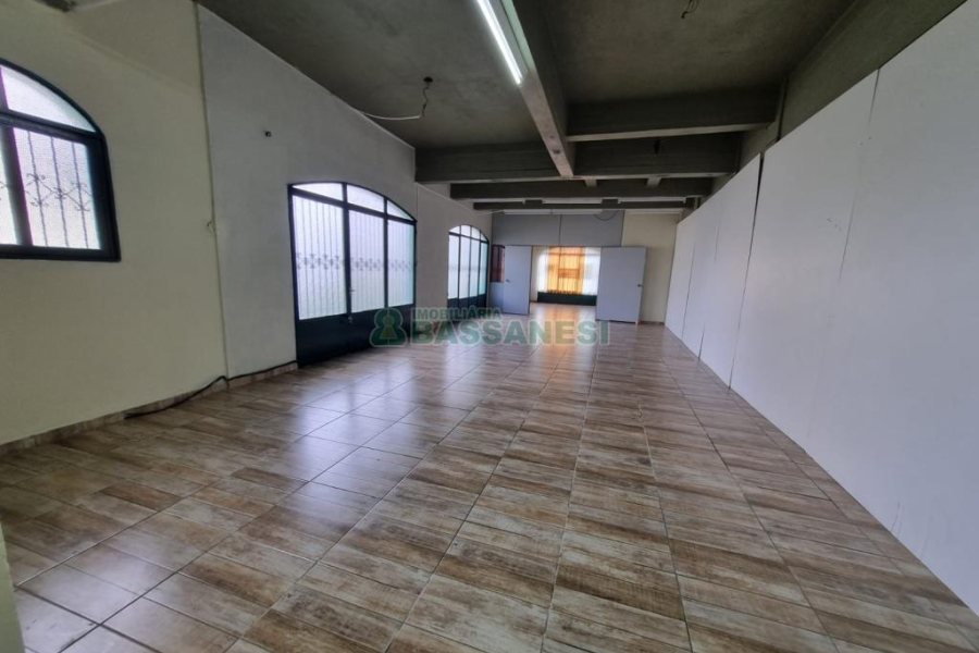 Loja com 115m², 2 vagas, no bairro Cristo Redentor em Caxias do Sul para Alugar